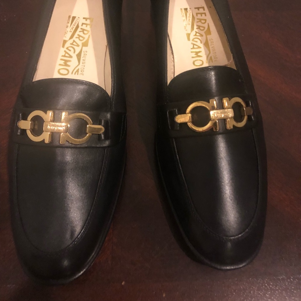 Women’s Salvatore Ferragamo size 7 loafers. Mint.